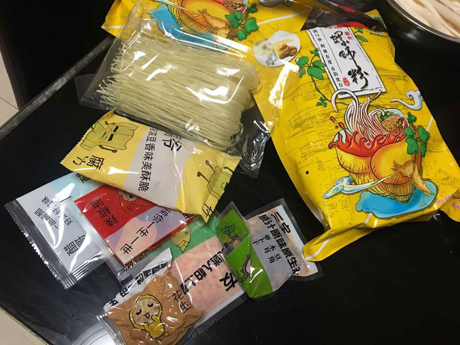 原来螺蛳粉炒着更好吃,螺蛳粉并不臭只是酸笋