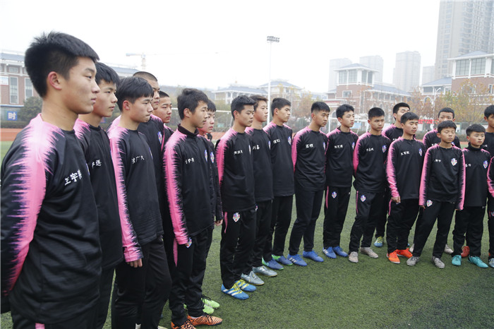 闃滈槼闈掑皯骞磋冻鐞冭仈璧涘崄涔濅腑,缁胯尩杩芥ⅵ鏍″洯瓒崇悆鑱旇禌