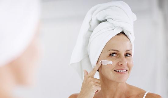 皮肤去角质层用什么方法,没有去角质产品怎么给皮肤去角质