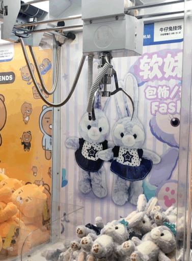 米奇、轻松熊、皮卡丘...西安正版娃娃机店！抓到就是赚