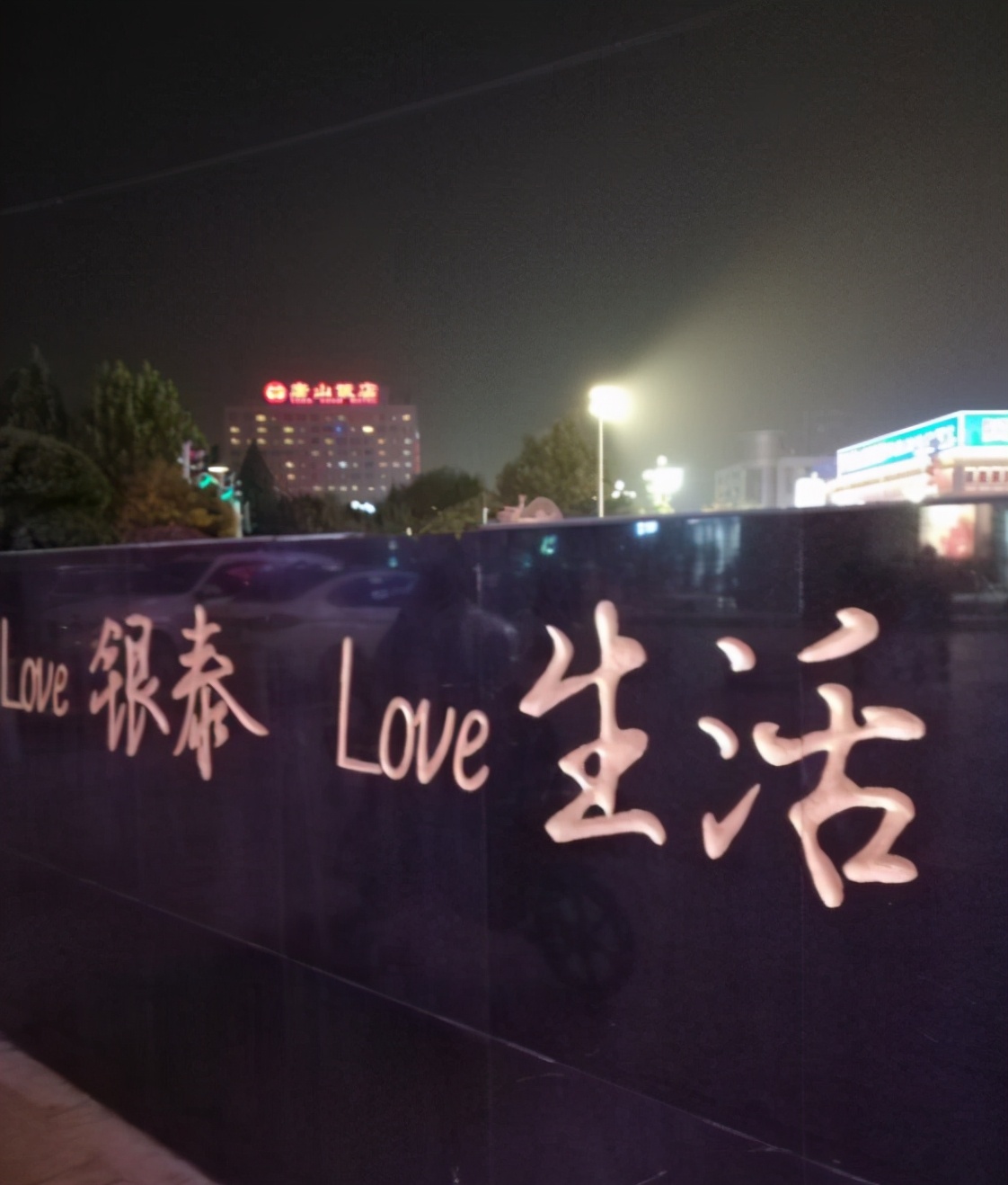 河北一商场走下坡路，被网购和直播带货“压垮”，人气低迷难生存