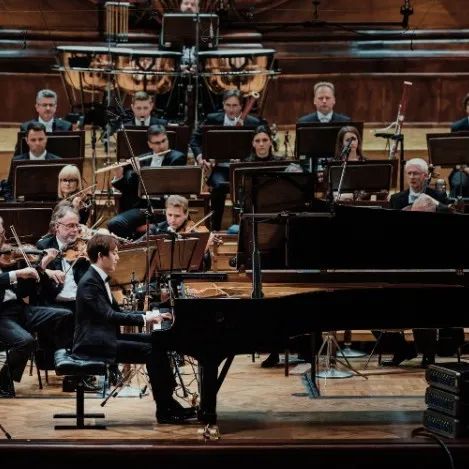 李云迪与华莎爱乐乐团合作花絮,李云迪演奏肖邦第一钢琴协奏曲