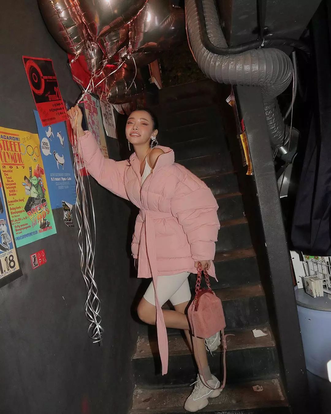 双十一大牌羽绒服打折,双十一购物狂欢节冲锋衣冬