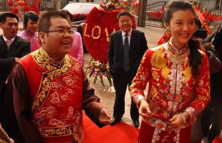 花5000万娶女明星，他为何从山西首富沦为通缉犯？