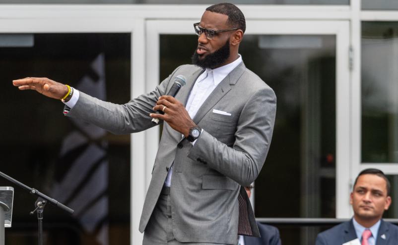 詹姆斯是不是救了安东尼,他救了一条人命挽救了2个家庭