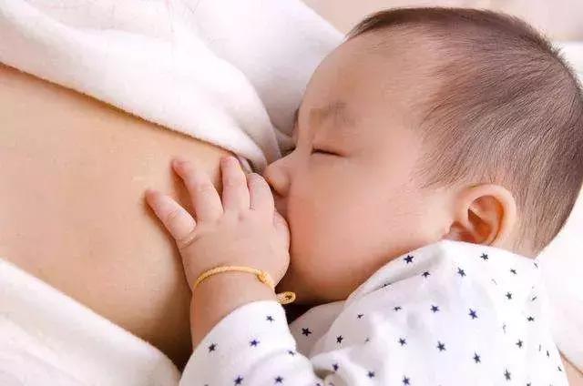 新生儿需要挤乳头？答：千万别，这会影响以后的发育