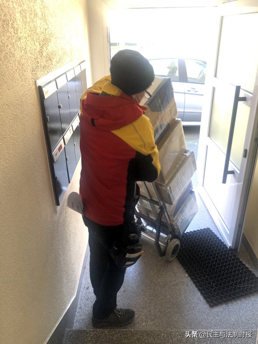 海外华人捐赠受局限，原因是国内情况复杂，程序繁琐