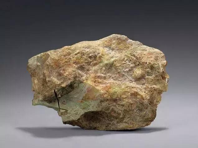 见惯了宝玉石，它的原石长啥样？有些毫不起眼，捡到千万别丢……