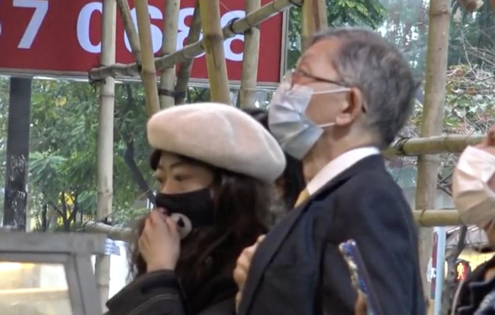 郭永淳前妻罕露脸精神尚可，仍暴瘦如柴，靠拍卖名牌赚钱筹医药费