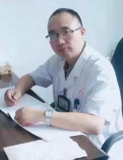 市中医院开展义诊,20多位医疗专家广场义诊