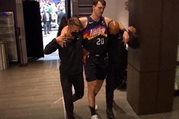 2:0雄鹿夺赛点,雄鹿2:0猛龙