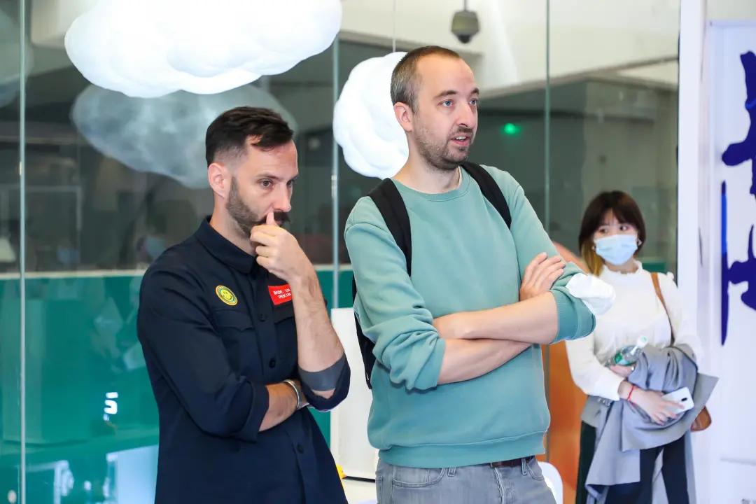 边逛边“Wow！的老外，把这份惊喜做成礼物，送给18岁的淘宝