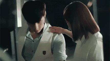 室友吵你睡觉你该怎么办,室友吵我睡觉怎么吵回去