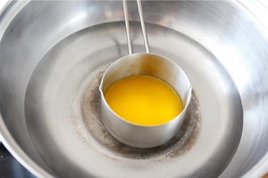 牛轧糖的做法步骤,牛轧糖不粘手做法