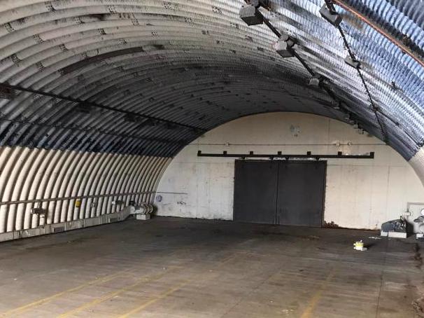 病毒肆虐，英国做最坏打算，将前皇家空军基地被改造成新冠停尸房