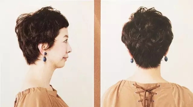 50岁妈妈烫什么样的卷发好看,年轻妈妈烫卷发型