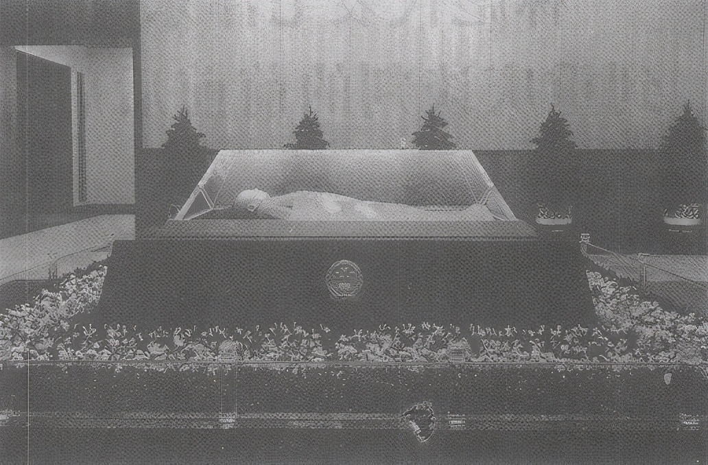 毛*东泽**水晶棺：工艺多高超？纯度99.9999%：要为后人瞻仰