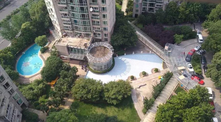 曾经的富人区如今没有人住,曾经的富人区洋房中的洋房