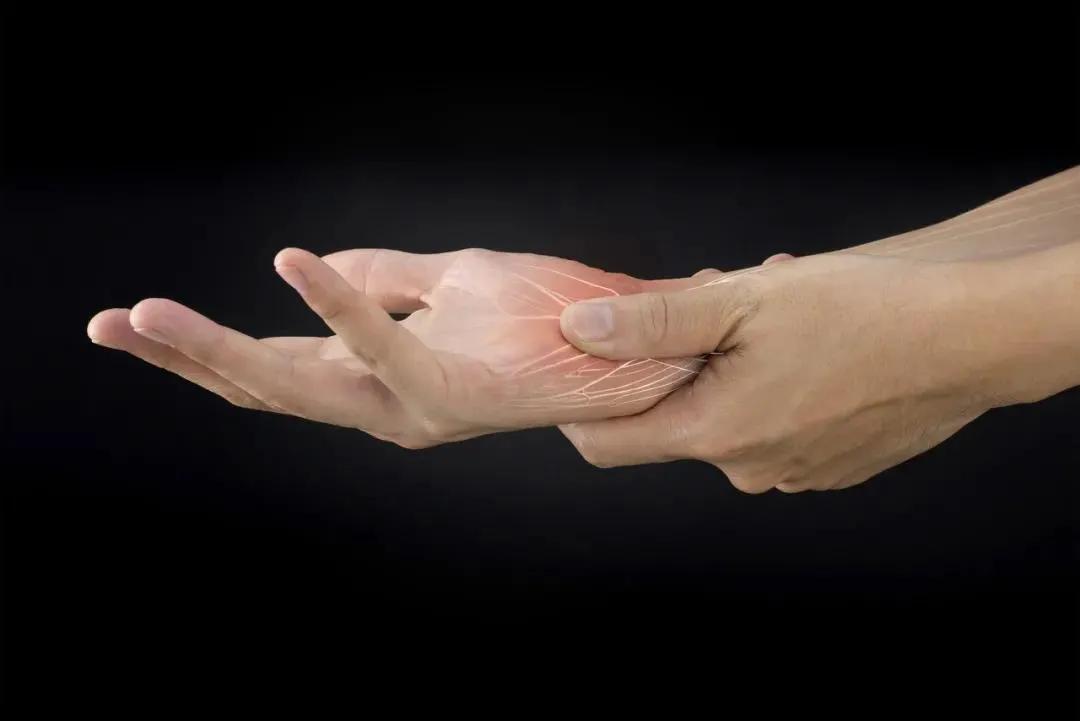 手麻脚麻时如何快速解决这种问题,经常手麻脚麻是什么疾病吃什么药