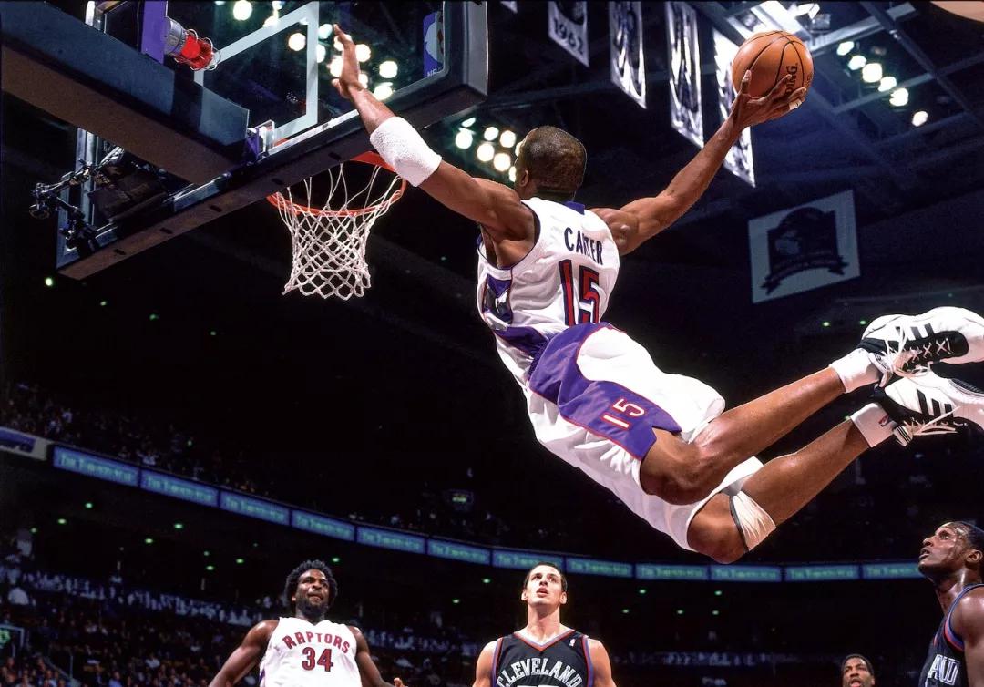 nba2kol文斯卡特98版扣篮动作,文斯卡特大风车扣篮背后角度