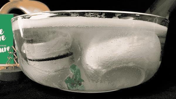 发黄的衣服怎么洗掉,潮湿发黄的衣服还能洗干净吗