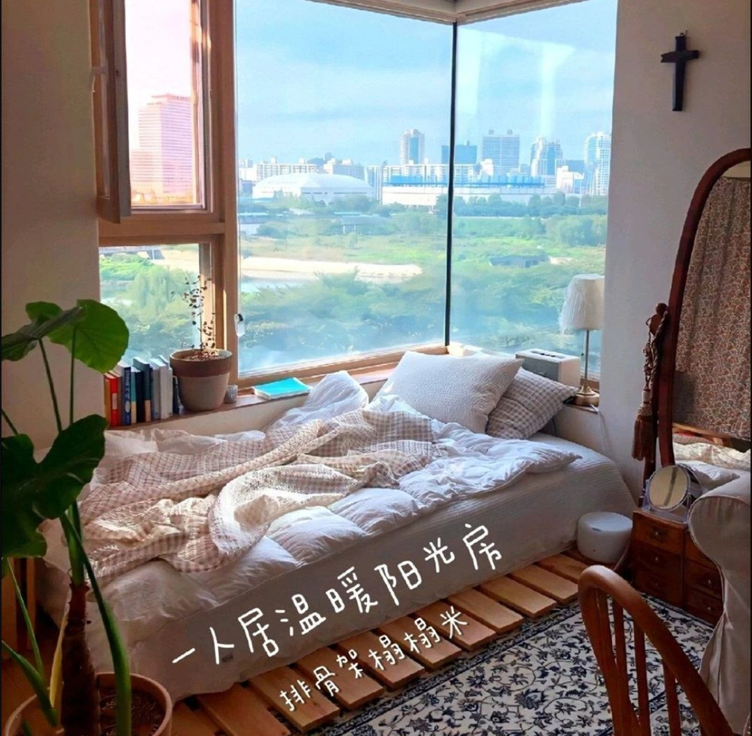 卧室床靠窗设计,卧室空间小还是开窗睡觉比较好