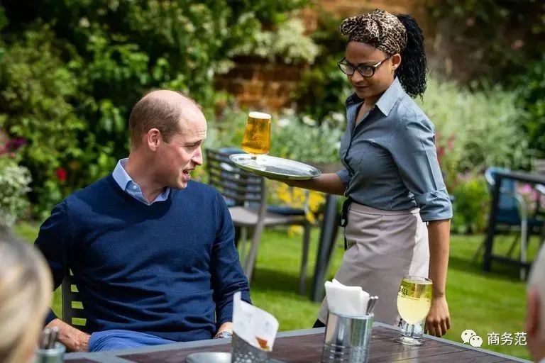 为什么有钱人喜欢穿黑色,喜欢穿蓝色衣服的男人