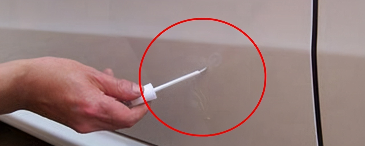 车上蹭上别人的漆怎么清除,车上蹭到别的颜色的漆