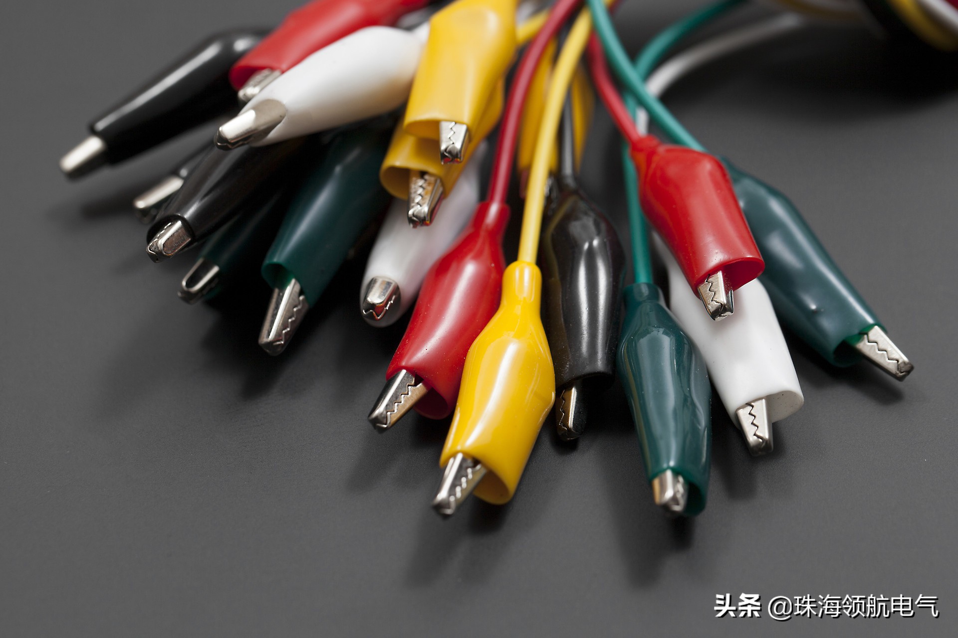 电线短路会烧掉整个线路吗,家里突发电线短路如何解决