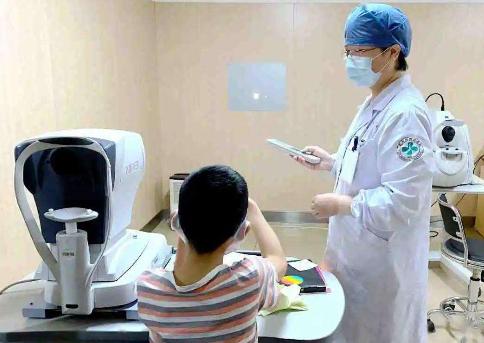 李嫣因兔唇不自信的吗,李嫣然为什么会兔唇