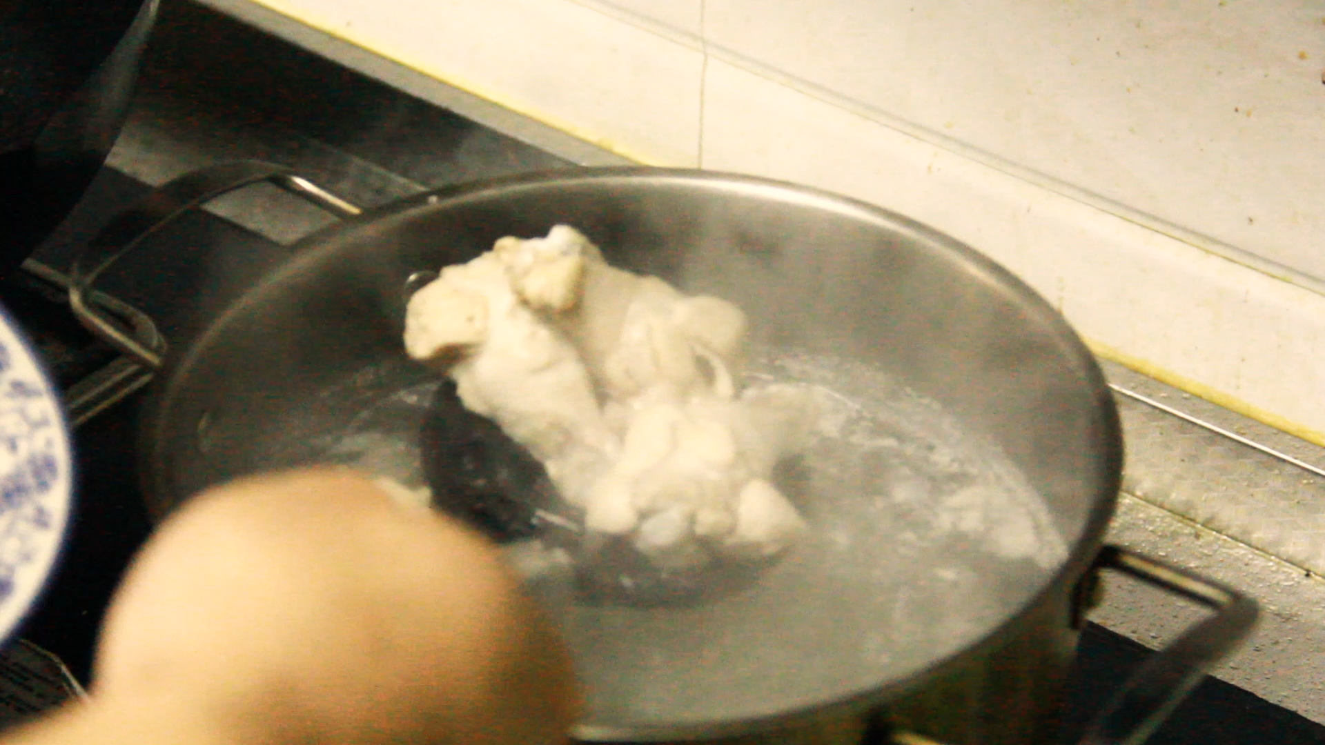 鸡翅根为什么做出来很腥,红烧鸡翅根做法味道超棒一看就会