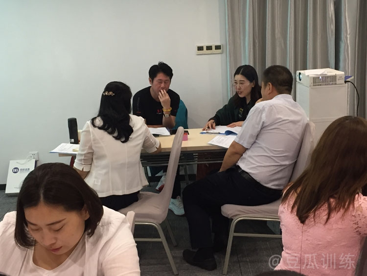 上台紧张怎样克服紧张的心理呢,演讲紧张怎么办如何克服演讲紧张