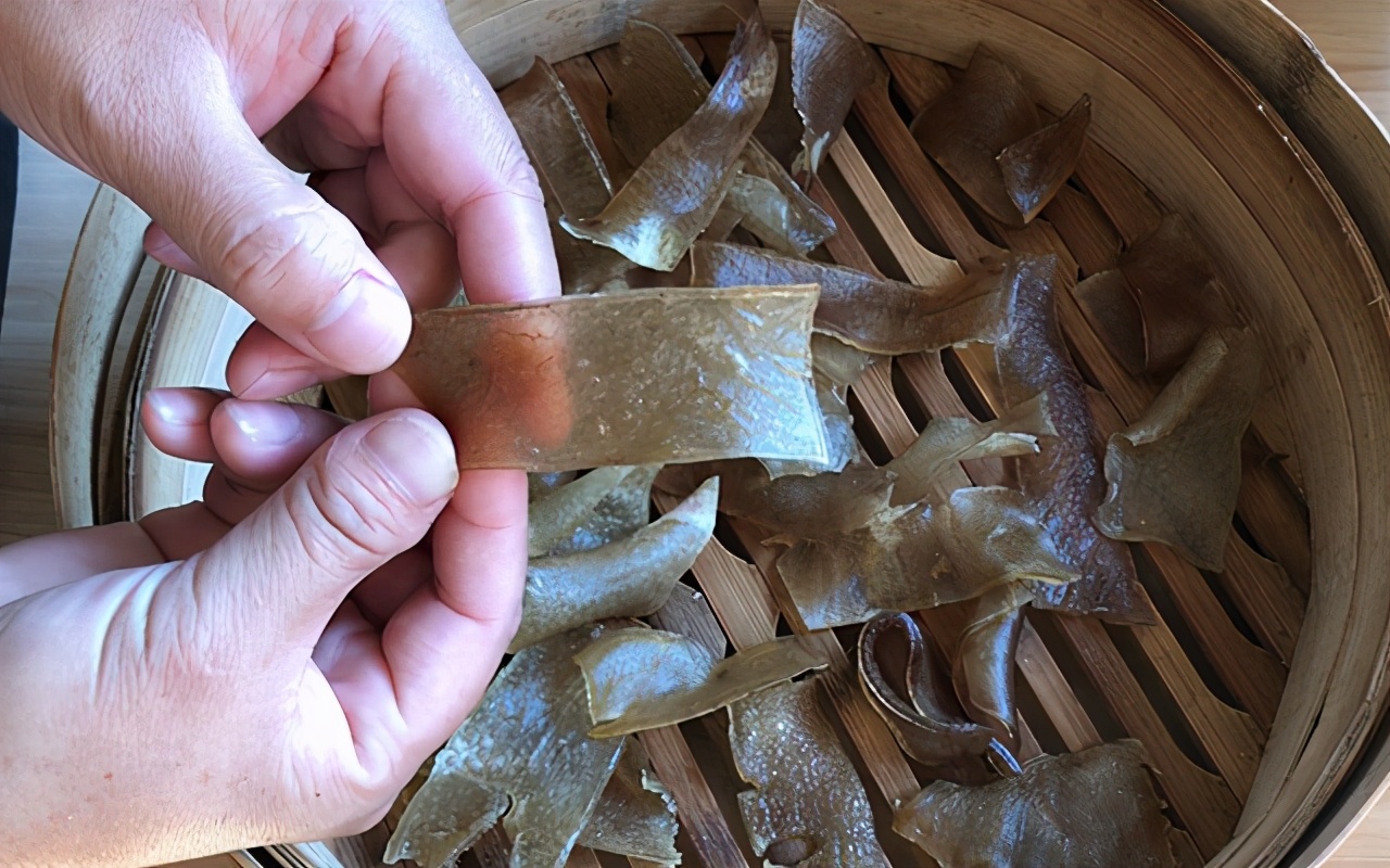 剔除瘦肉的猪皮怎么吃,剔下来的猪皮怎么烧不卷