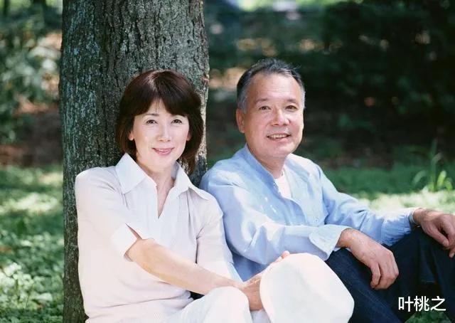 当妻子放弃一切远离你的时候,当你老了你老伴走了