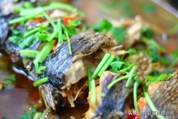 怎么做好吃又不辣的剁椒鱼,剁辣椒鱼火锅简单做法