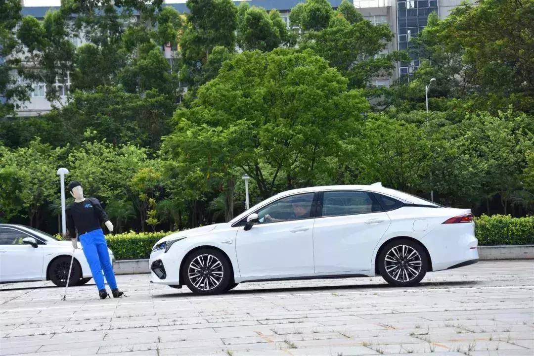 广汽埃安aions机械钥匙怎么使用,广汽埃安aions钥匙怎样换电池