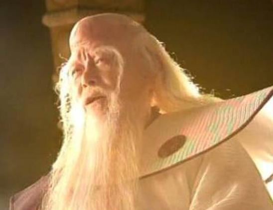 如来牺牲一只手才压住孙悟空吗,如来为何只压悟空五百年