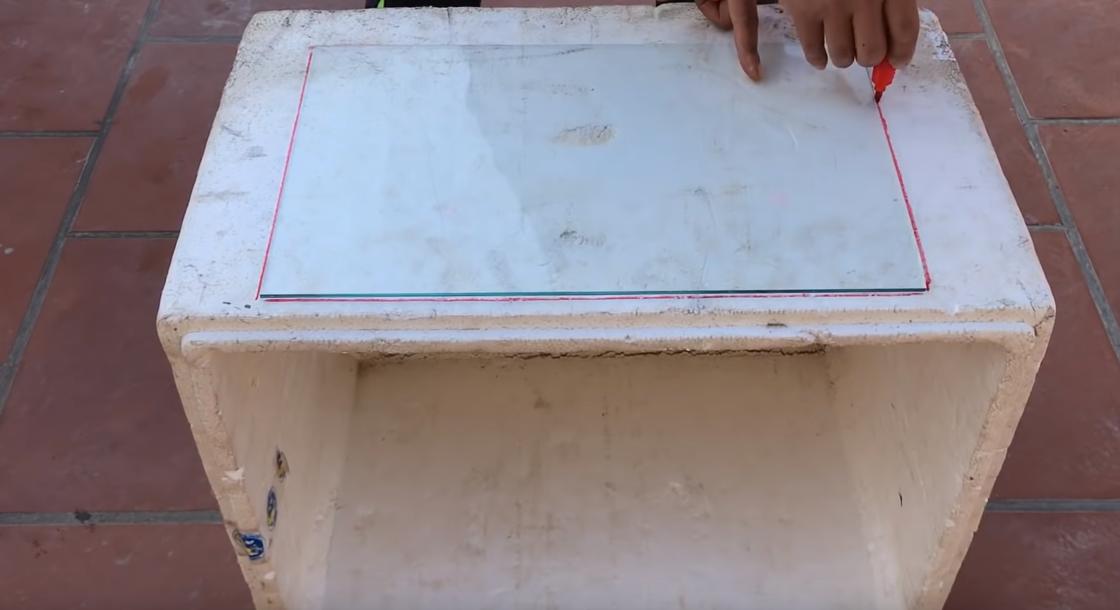 在家自做泡沫箱鱼缸,泡沫箱制作鱼缸养鱼