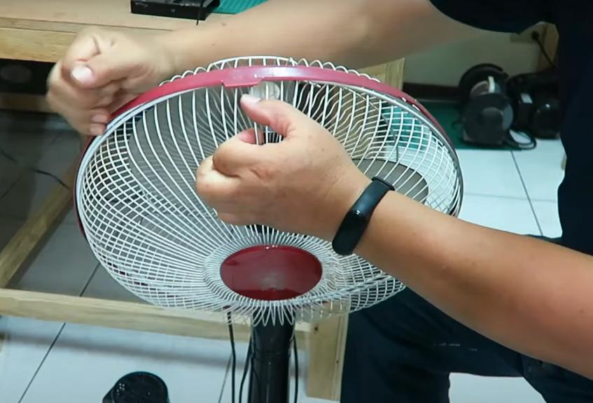 家用电风扇常见故障及解决办法,电风扇装错了怎么拆下来