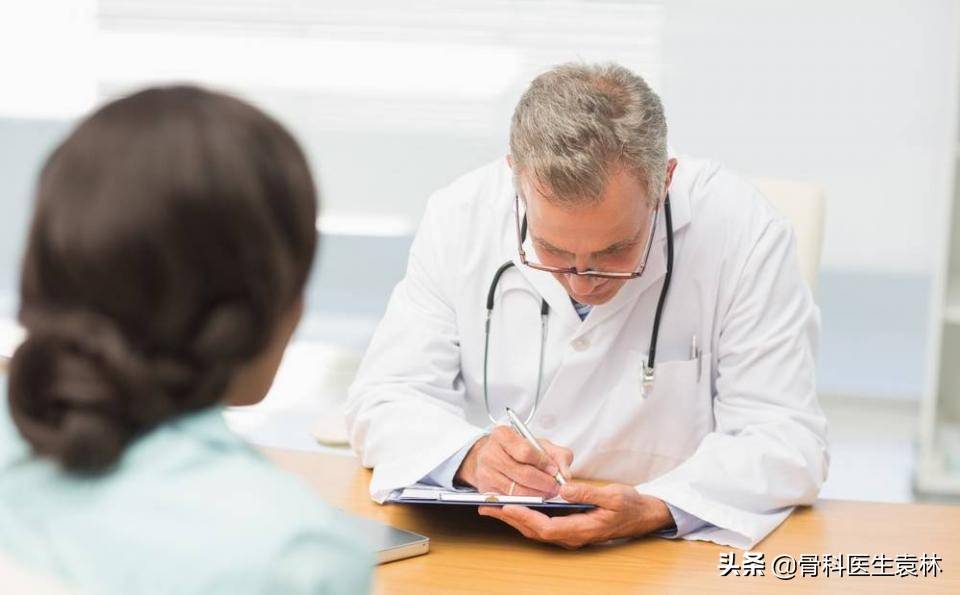 髋关节活动受限膝关节疼,髋关节疼痛骨头没问题