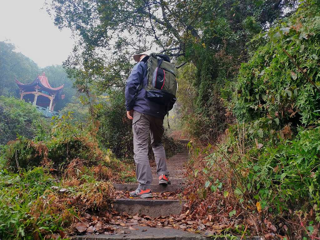 thule拓乐车载户外装备,拓乐thule25lvea背包测评