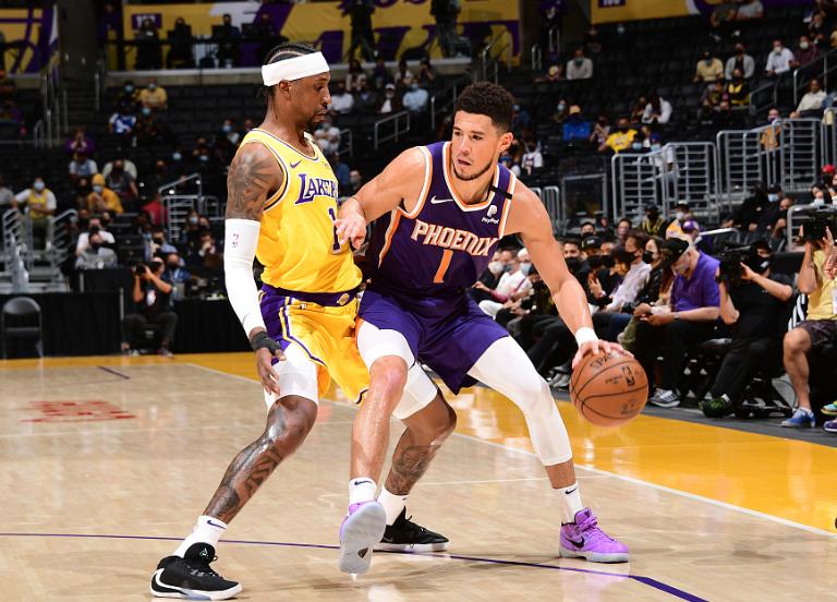 湖人稳了！布克19中6后却私会詹娜，一起进酒店，詹皇从不这么干