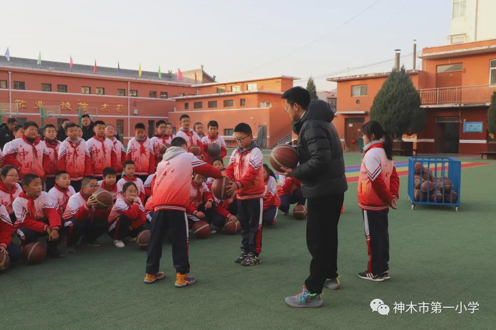神木第一小学拔河比赛,小学体育优质课简报