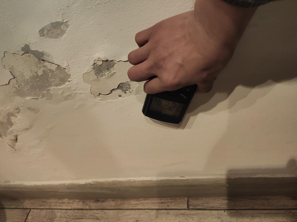 卫生间漏水应该怎么找师傅解决,卫生间漏水找不到原因请高人帮帮