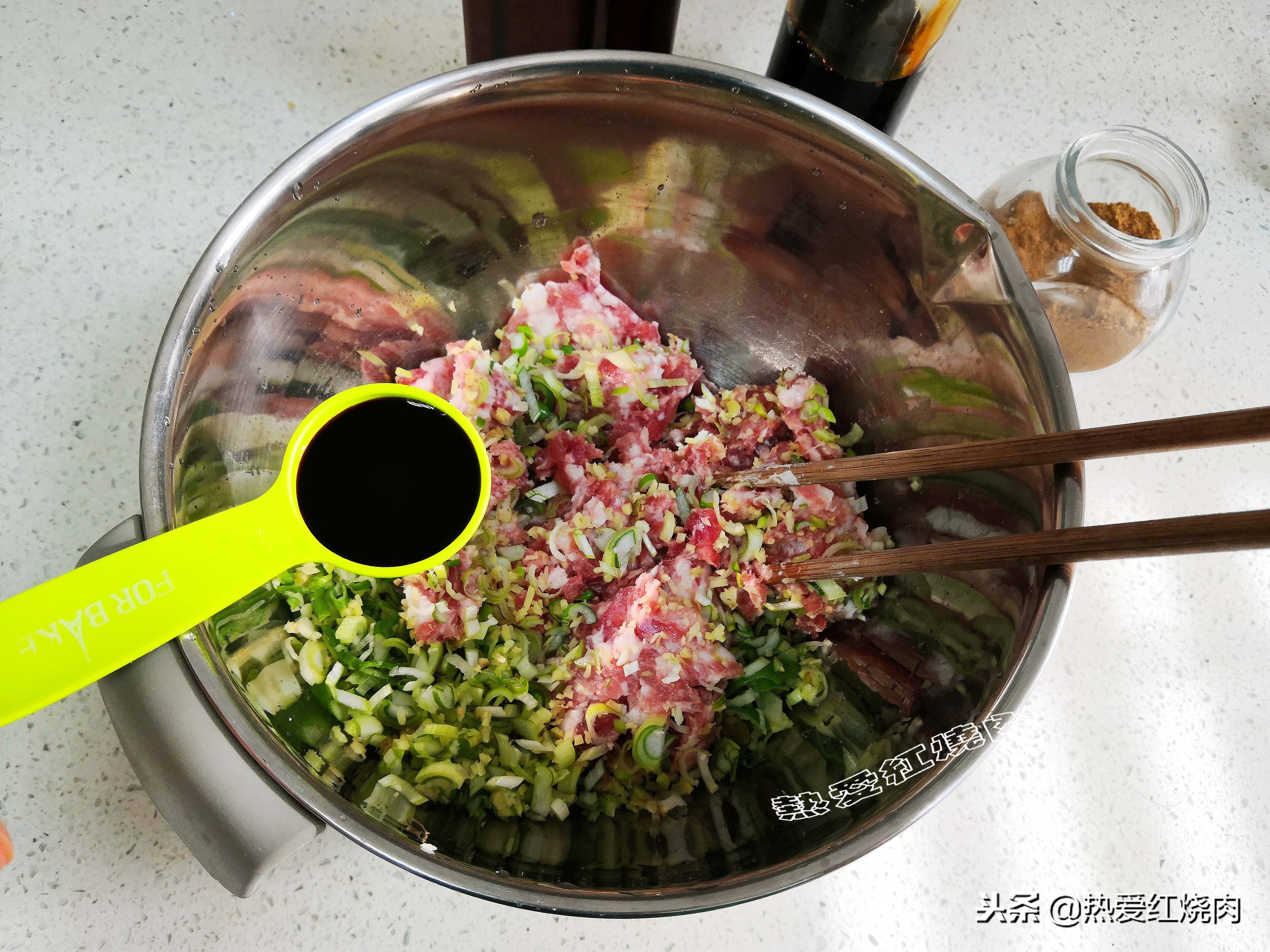 馄饨馅儿怎么做才能最好吃,馄饨店里需要给客人准备什么调料