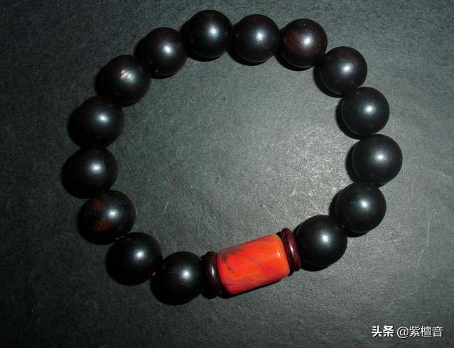 文玩手串配饰搭配教程,文玩手串如何穿好看