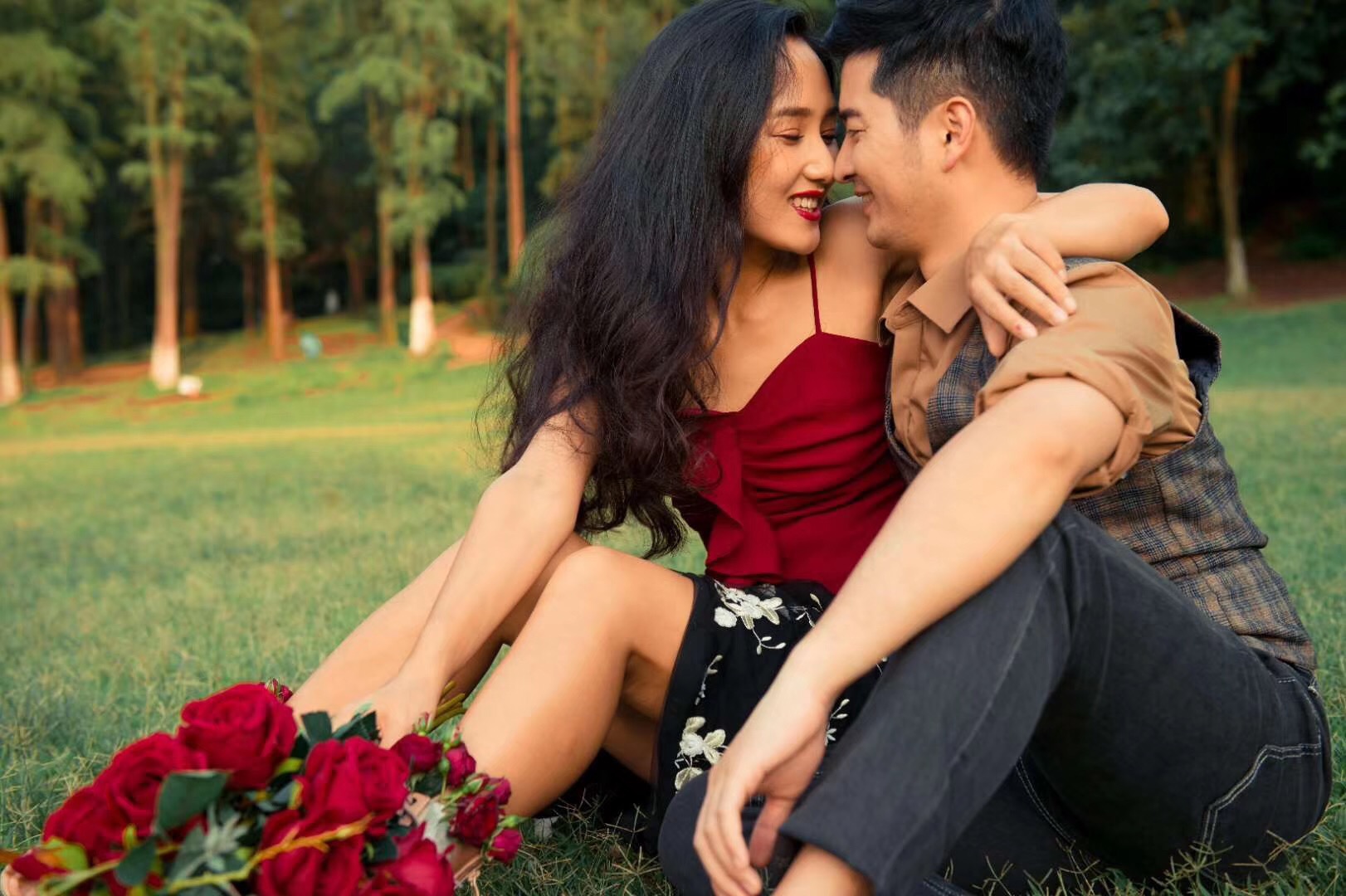 拍婚纱照一般几套衣服最好,在外景拍婚纱照选择什么颜色婚纱