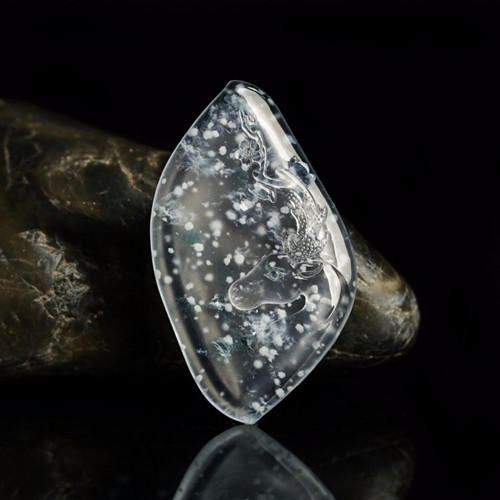 翡翠有白斑是什么原因,翡翠有白点对身体有害吗