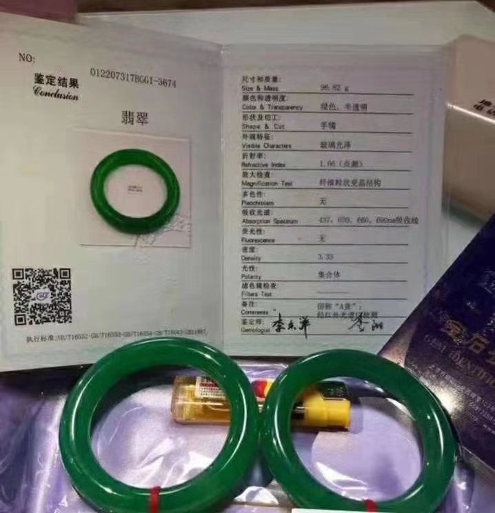 真翡翠和假翡翠最简单鉴别方法,教你几招怎么鉴别翡翠的小妙招