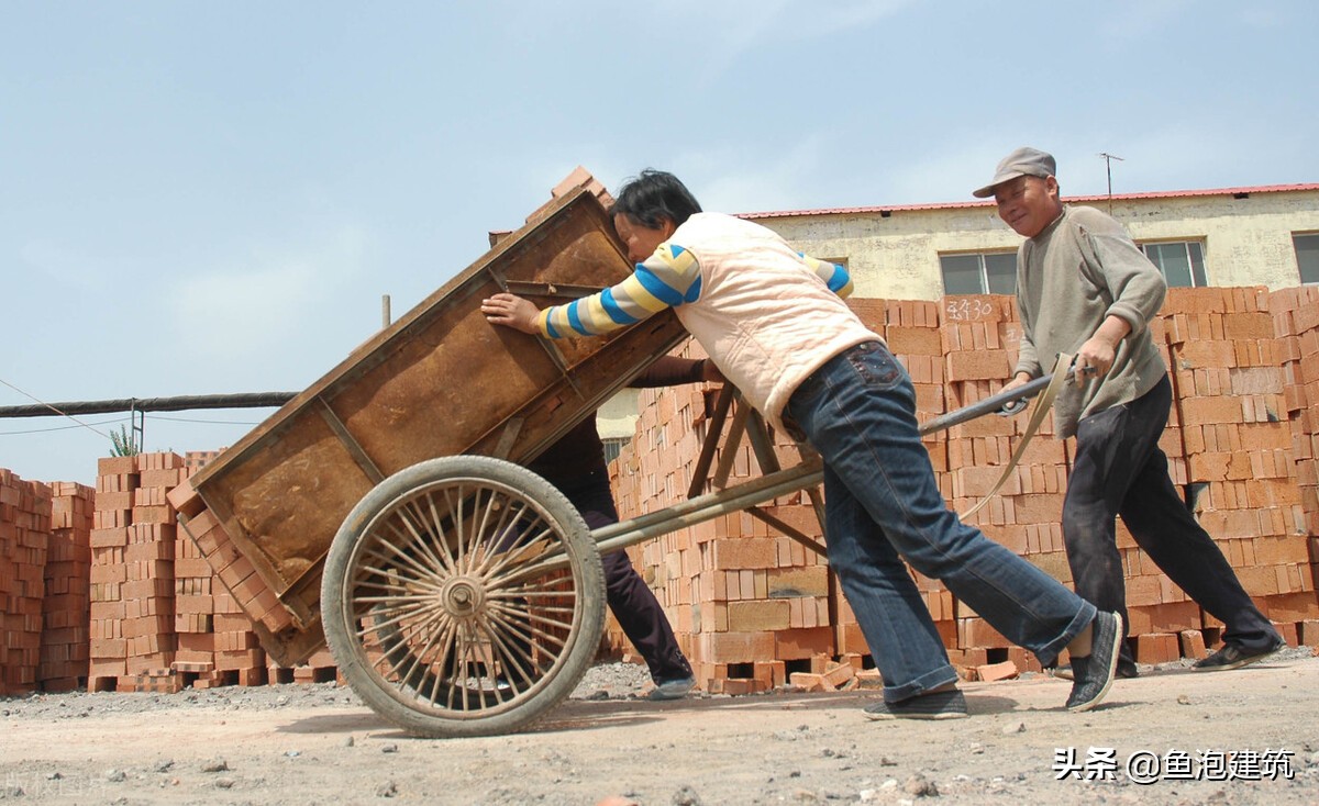 在工地上搬砖有多累,在工地搬砖一天收入